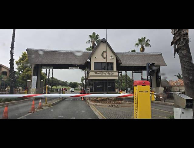 2 BEDROOM APARTMENT FOR SALE IN MOOIKLOOF RIDGE ESTATE